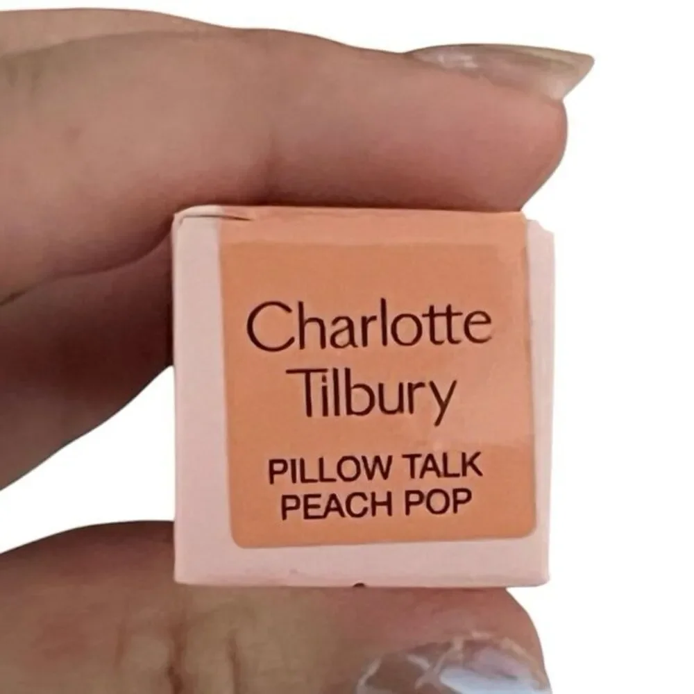 Charlotte Tilbury Matte Beauty Blush Wand Pillow Talk Liquid Blush in Peach Pop